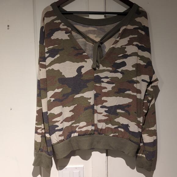 1.STATE Tie Back Sweatshirt AVENUE CAMO, Size Large - Picture 3 of 5